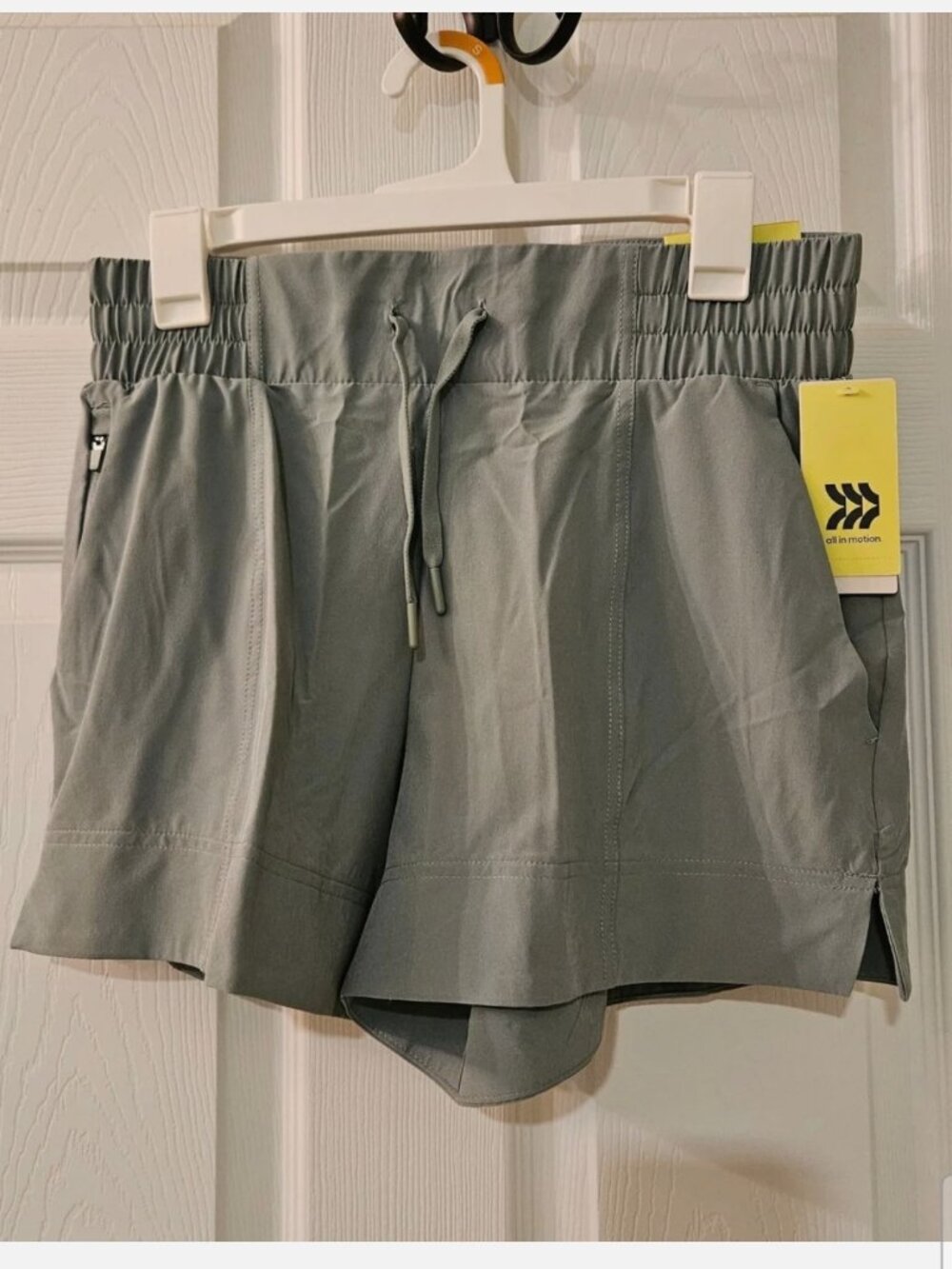 All in Motion NWT Women's Size Small SAGE GREEN Woven Mid-Rise Shorts 4"